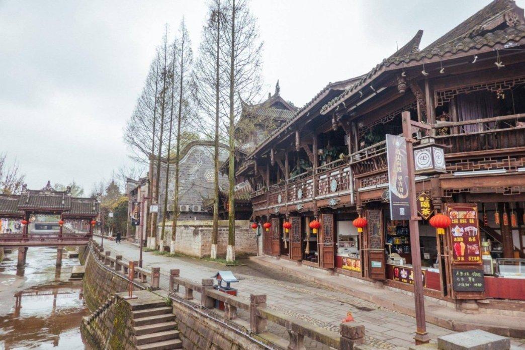 一个已婚男人为什么一次次的找我，他帅有钱。我只是个普通离婚女人？游戏画面